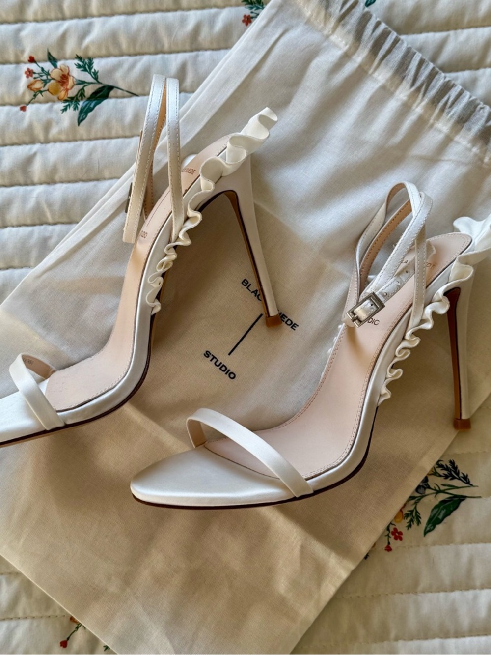NWOT Anthropologie Black Suede Studio Leia Ruffle Heels, White – Size 37 (6.5/7)